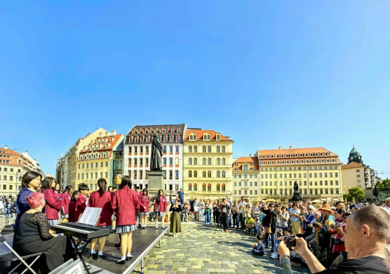 匈牙利星光合唱团和舞蹈团参与德累斯顿音乐节“音乐之城”活动